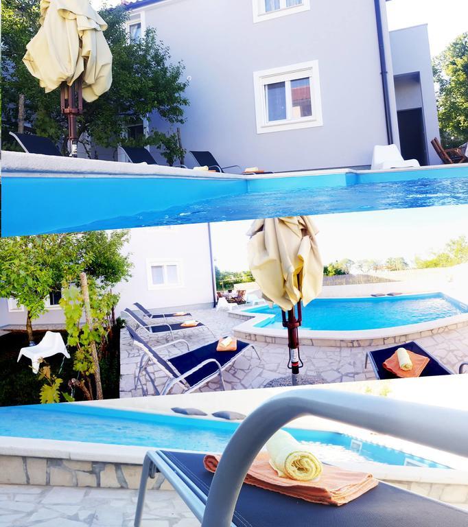 Guest House Ilic Loborika ภายนอก รูปภาพ